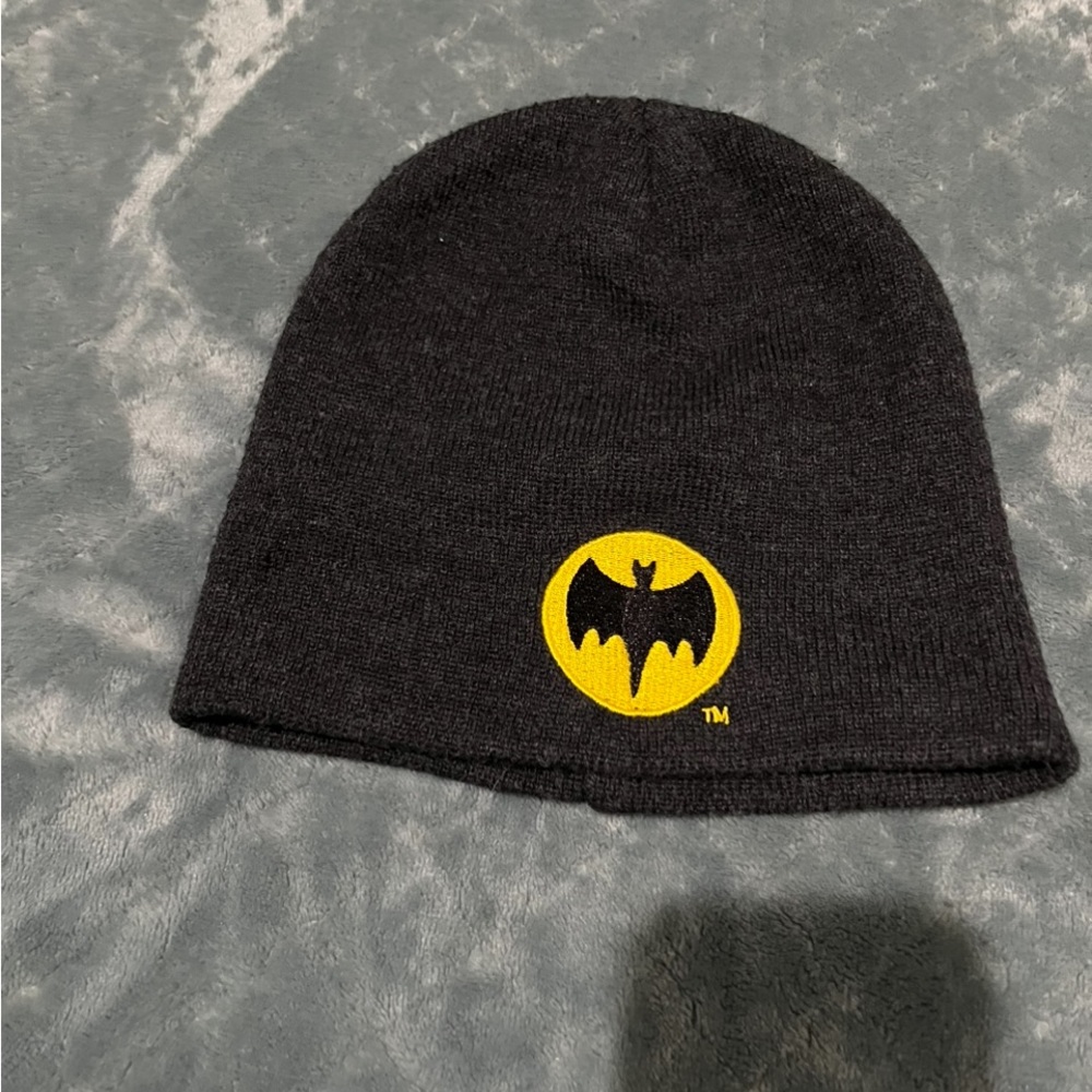 DC Comics Batman Beanie Hat Charcoal Gray Yellow Bat Signal‎ Logo Knit Cap